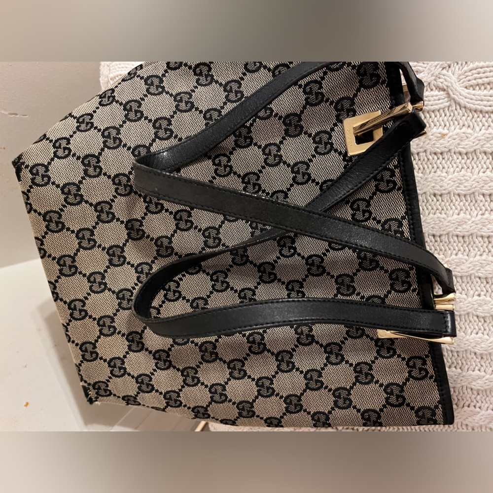 Gucci Monogram Vintage Bucket Bag - Picture 6 of 15